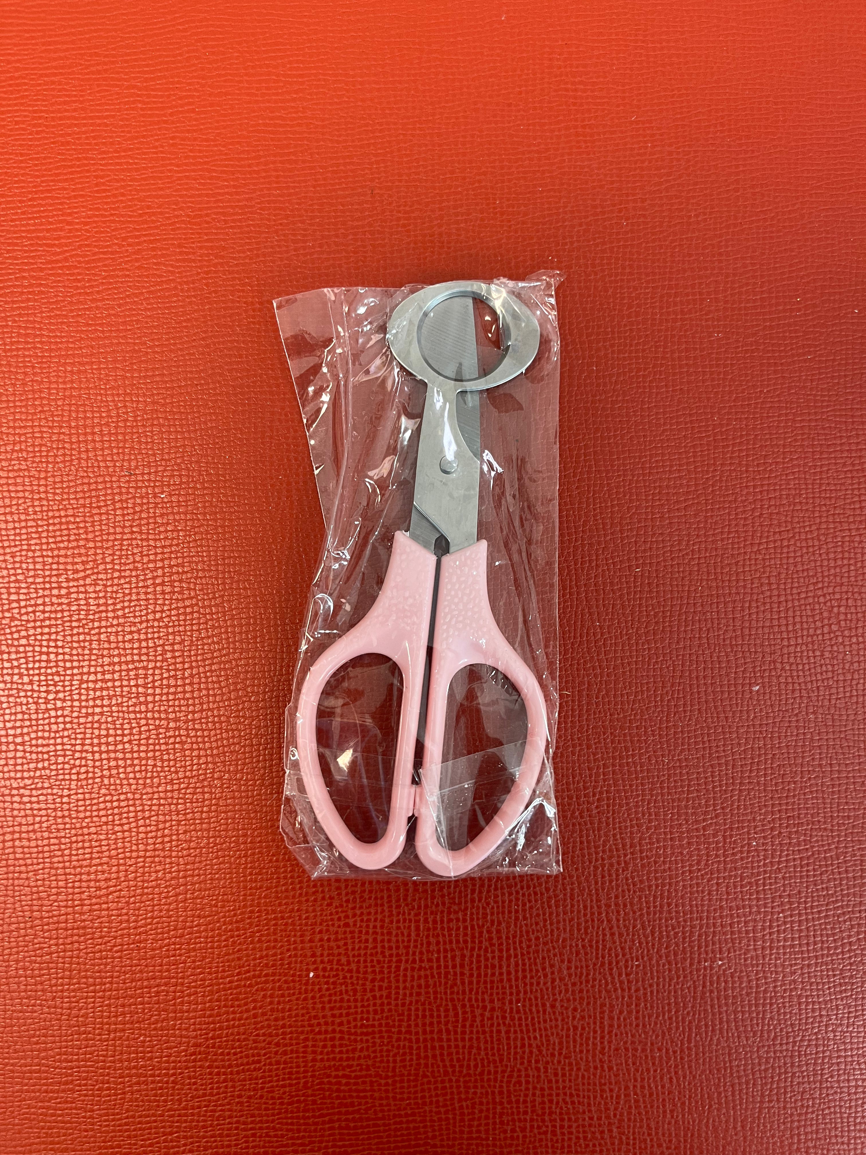 Cuticle scissors