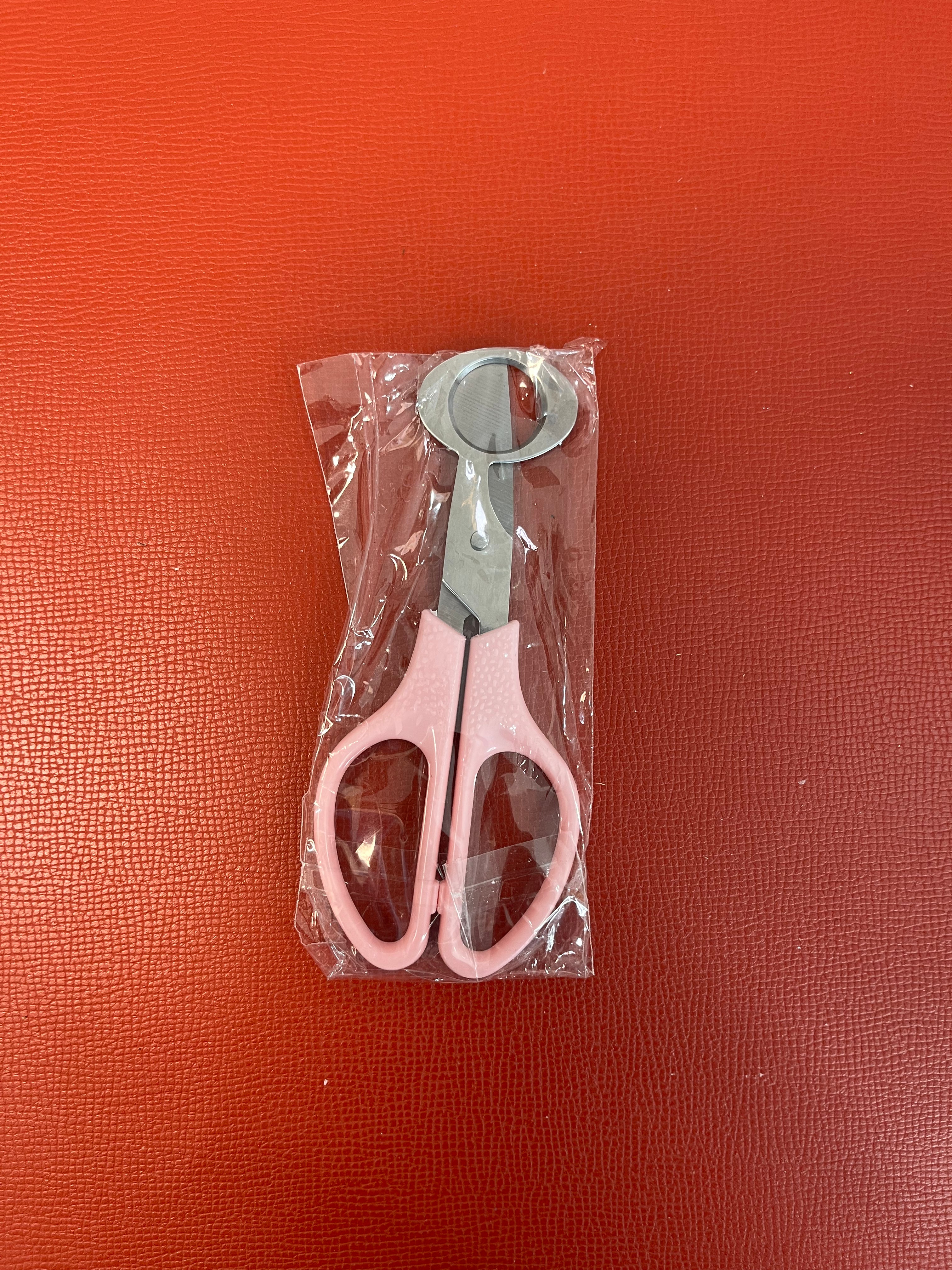 Cuticle scissors
