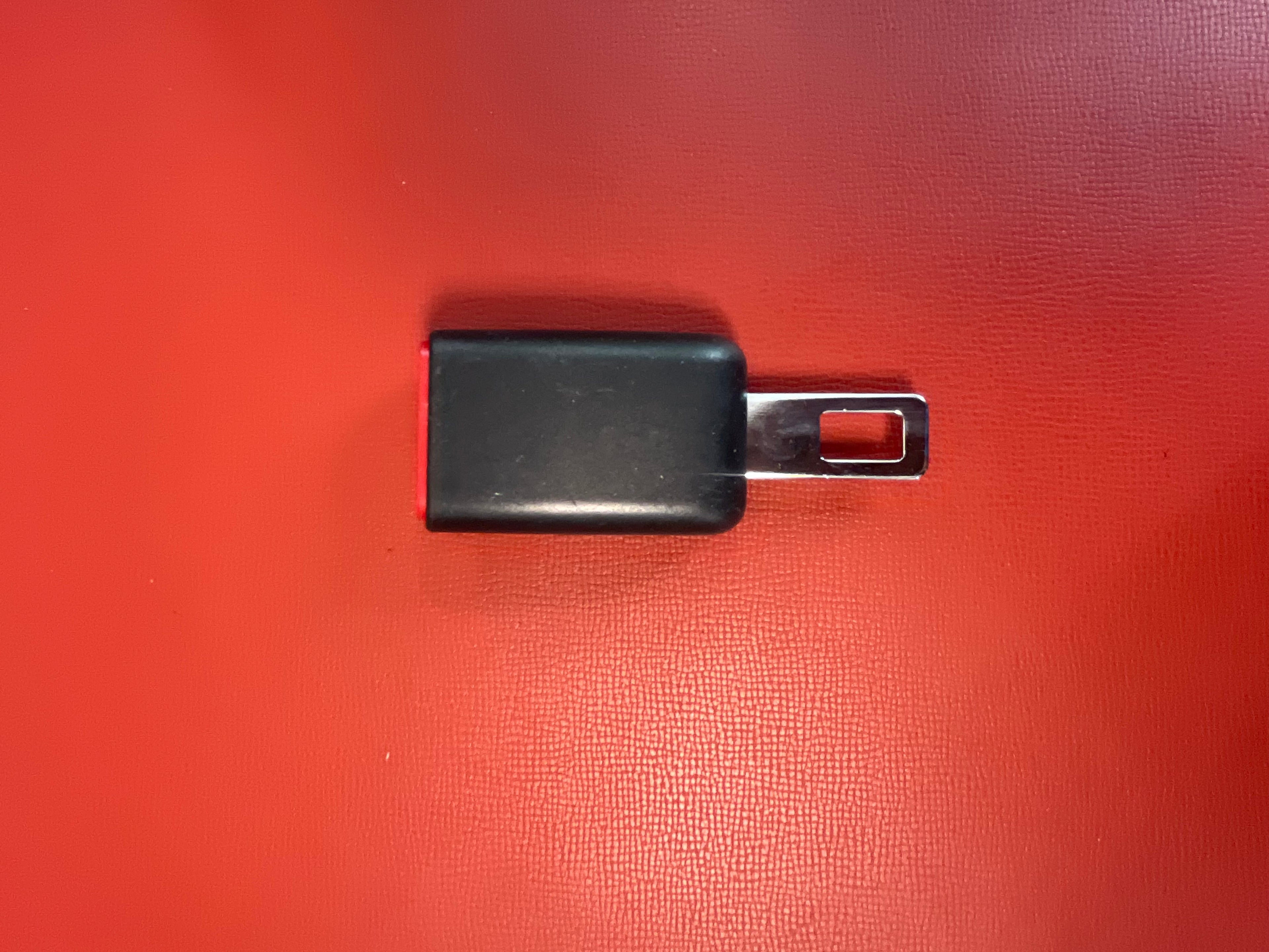 Seat belt buckle