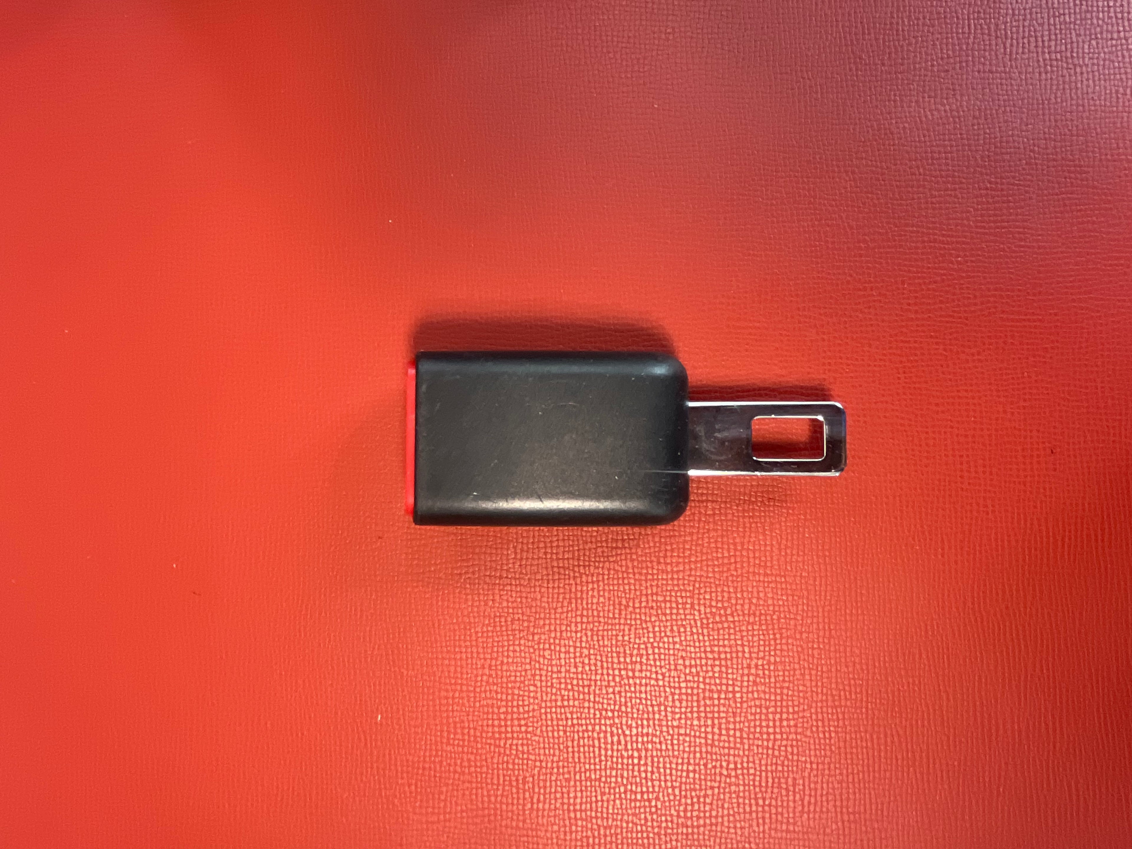 Seat belt buckle
